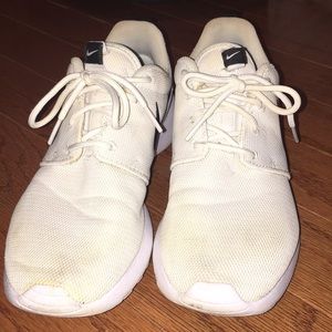 Nike Shoes - Women’s Nike Roshe Sneakers Nike Shoes - Women’s Nike Roshe Sneakers